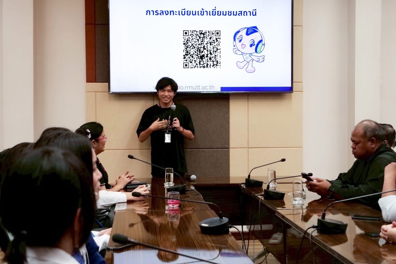 สถานีวิทยุกระจายเสียง มทร.ธัญบุรี เปิดโลกวิทยุยุคดิจิทัล ถ่ายทอดประสบการณ์งานข่าวและสื่อออนไลน์ ให้นักศึกษา สาขาวิชาเทคโนโลยีมัลติมีเดีย คณะบริหารธุรกิจและเทคโนโลยีสารสนเทศ มทร.ตะวันออก