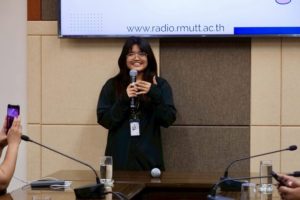 สถานีวิทยุกระจายเสียง มทร.ธัญบุรี เปิดโลกวิทยุยุคดิจิทัล ถ่ายทอดประสบการณ์งานข่าวและสื่อออนไลน์ ให้นักศึกษา สาขาวิชาเทคโนโลยีมัลติมีเดีย คณะบริหารธุรกิจและเทคโนโลยีสารสนเทศ มทร.ตะวันออก