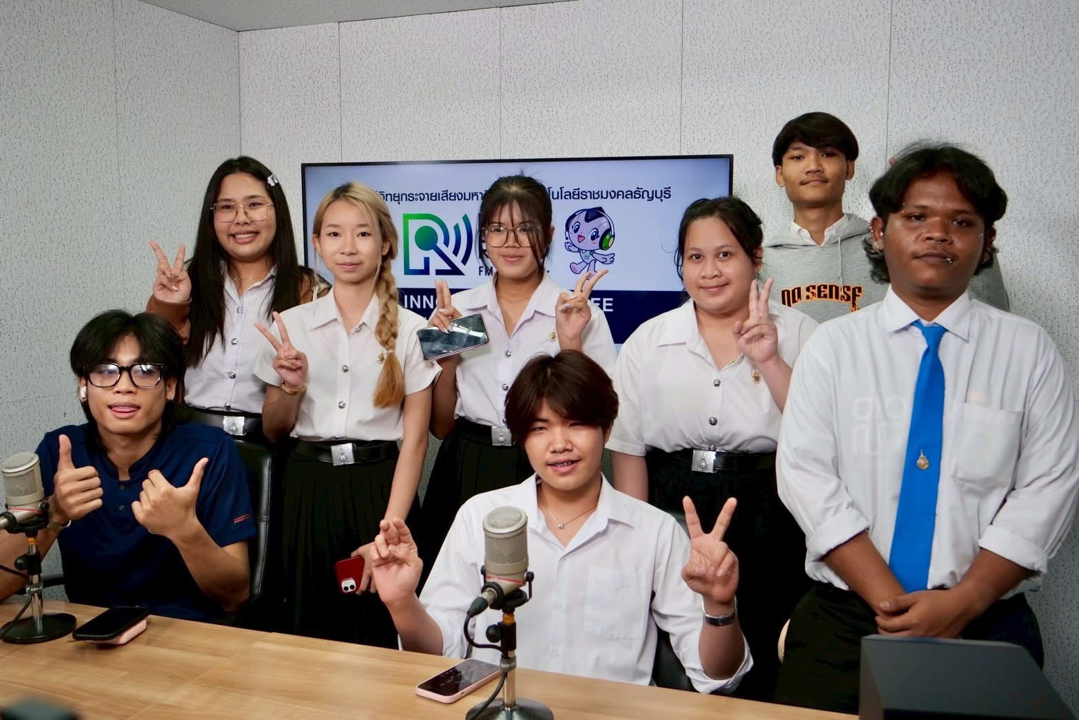 สถานีวิทยุกระจายเสียง มทร.ธัญบุรี เปิดโลกวิทยุยุคดิจิทัล ถ่ายทอดประสบการณ์งานข่าวและสื่อออนไลน์ ให้นักศึกษา สาขาวิชาเทคโนโลยีมัลติมีเดีย คณะบริหารธุรกิจและเทคโนโลยีสารสนเทศ มทร.ตะวันออก