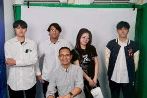 สถานีวิทยุกระจายเสียง มทร.ธัญบุรี เปิดโลกวิทยุยุคดิจิทัล ถ่ายทอดประสบการณ์งานข่าวและสื่อออนไลน์ ให้นักศึกษา สาขาวิชาเทคโนโลยีมัลติมีเดีย คณะบริหารธุรกิจและเทคโนโลยีสารสนเทศ มทร.ตะวันออก