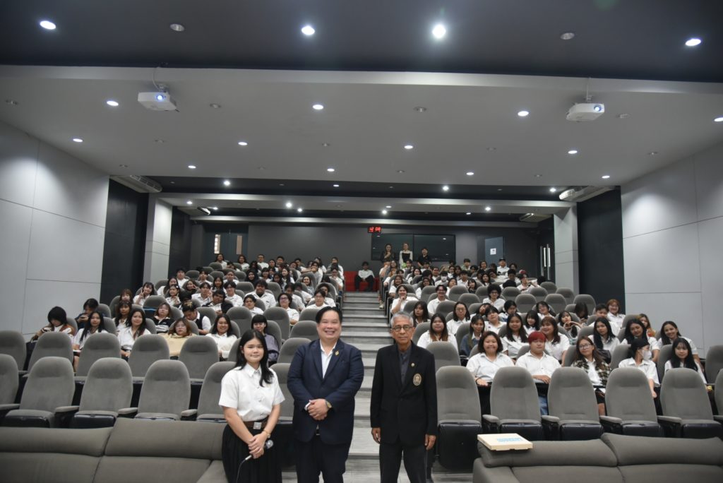 คณะสถาปัตยกรรมศาสตร์ มทร.ธัญบุรี เตรียมความพร้อมบัณฑิตใหม่ปี 2568 จัดงานปัจฉิมนิเทศดึงศิษย์เก่าผู้ทรงคุณวุฒิระดับแนวหน้า อาทิ อุปนายกสภาสถาปนิก และ CEO บริษัทออกแบบดัง ร่วมแชร์ประสบการณ์และเทคนิคการปรับตัวสู่โลกการทำงานจริง ยุค Transformation มุ่งเน้นความยั่งยืนตามหลัก SDGs