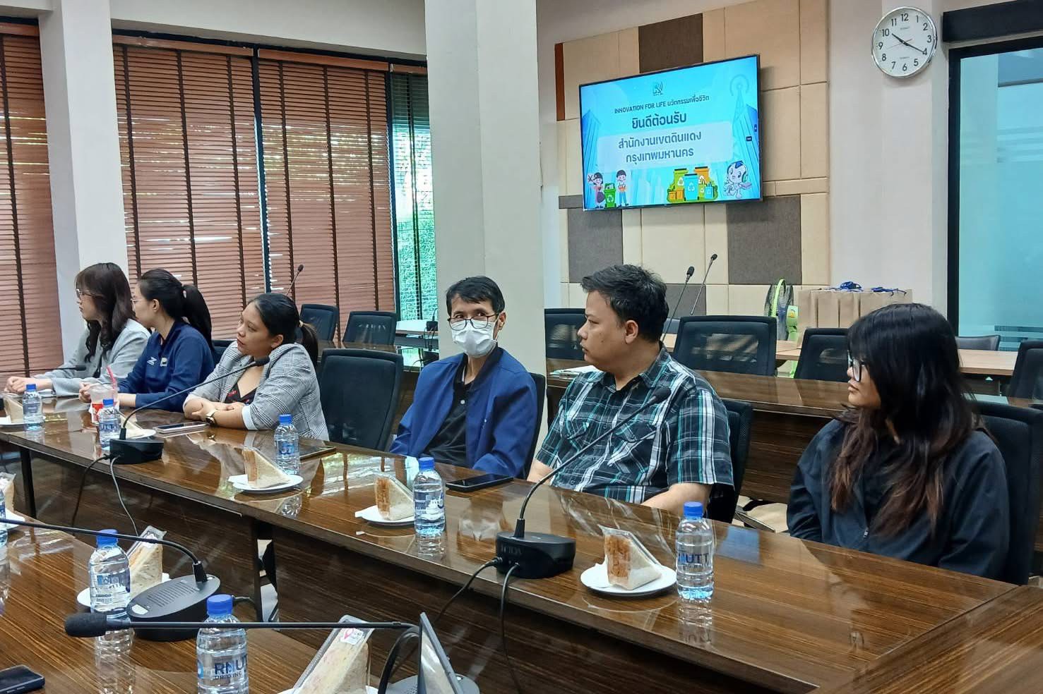 สถานีวิทยุกระจายเสียง มทร.ธัญบุรี เดินหน้าโครงการ “RMUTT RADIO ไม่เทรวม”ส่งเสริมการจัดการขยะอย่างถูกวิธีภายในองค์กร มุ่งยกระดับสู่การเป็นสำนักงานสีเขียว (Green Office)