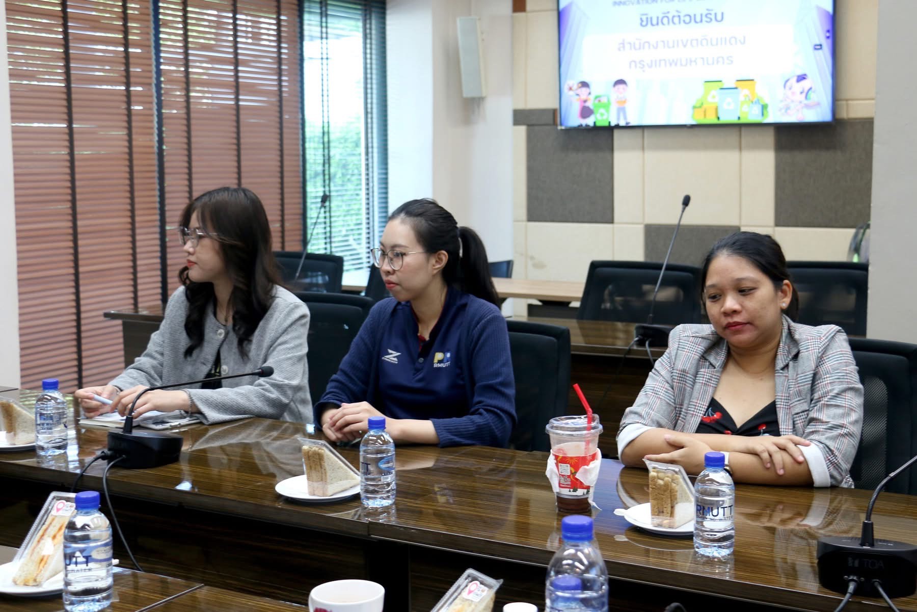 สถานีวิทยุกระจายเสียง มทร.ธัญบุรี เดินหน้าโครงการ “RMUTT RADIO ไม่เทรวม”ส่งเสริมการจัดการขยะอย่างถูกวิธีภายในองค์กร มุ่งยกระดับสู่การเป็นสำนักงานสีเขียว (Green Office)