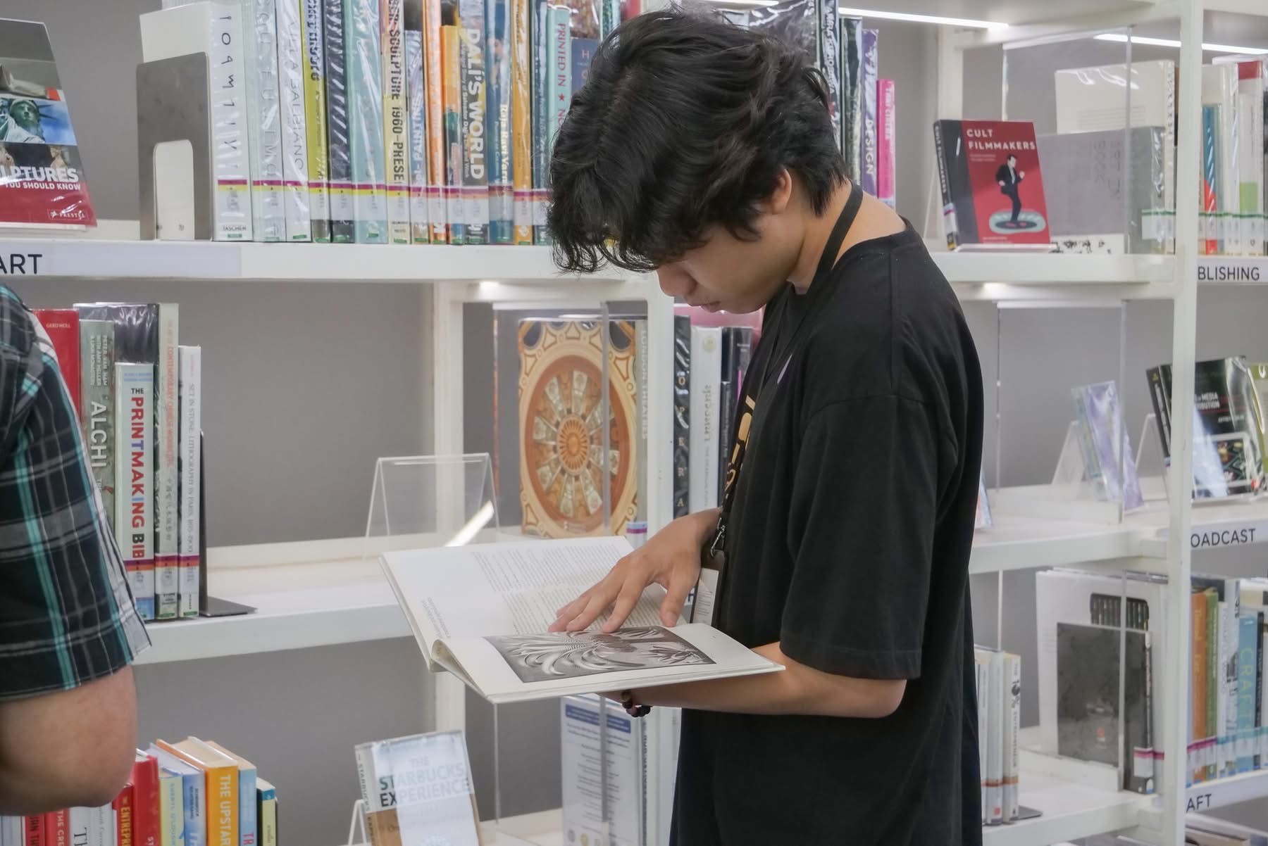 สถานีวิทยุกระจายเสียง มทร.ธัญบุรี เปิดโลกความคิดสร้างสรรค์ ณ TCDC กรุงเทพฯ เรียนรู้นวัตกรรมการออกแบบ เสริมศักยภาพการพัฒนาสื่อยุคดิจิทัล