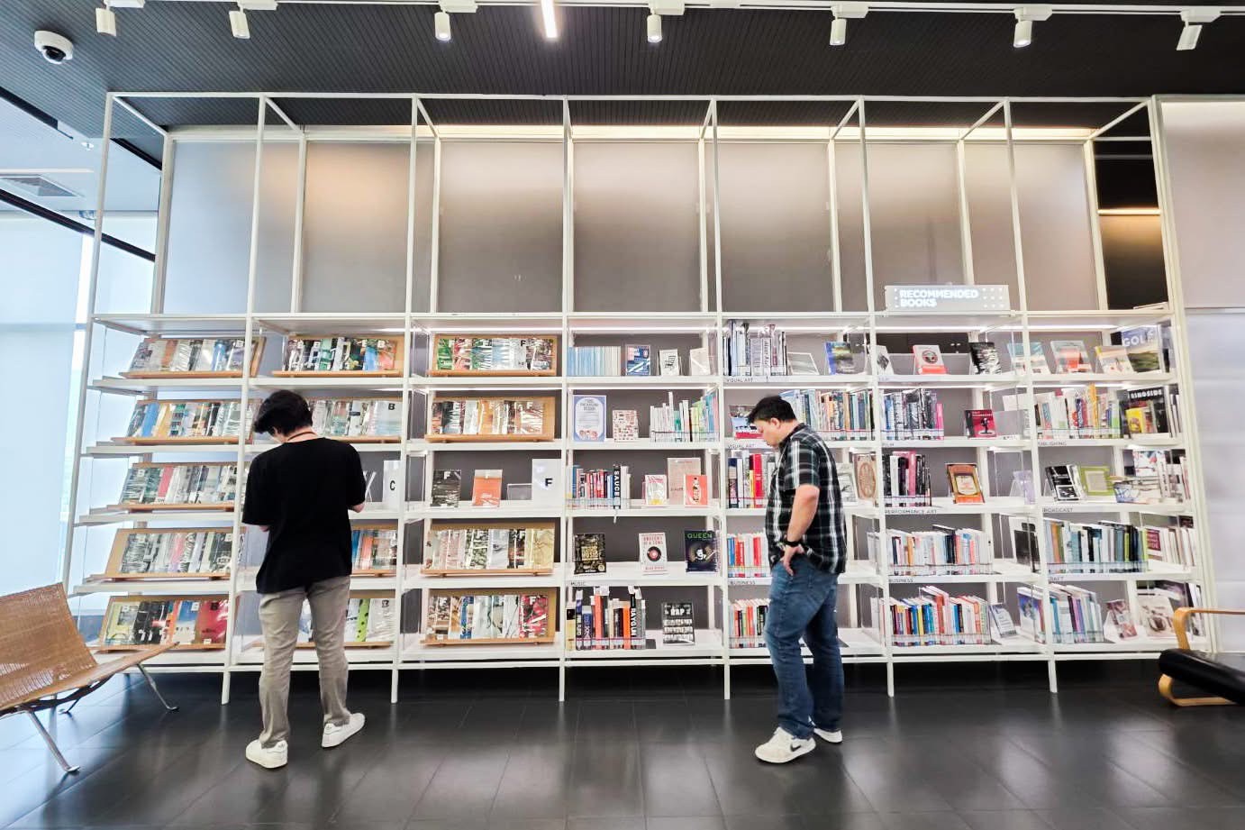 สถานีวิทยุกระจายเสียง มทร.ธัญบุรี เปิดโลกความคิดสร้างสรรค์ ณ TCDC กรุงเทพฯ เรียนรู้นวัตกรรมการออกแบบ เสริมศักยภาพการพัฒนาสื่อยุคดิจิทัล