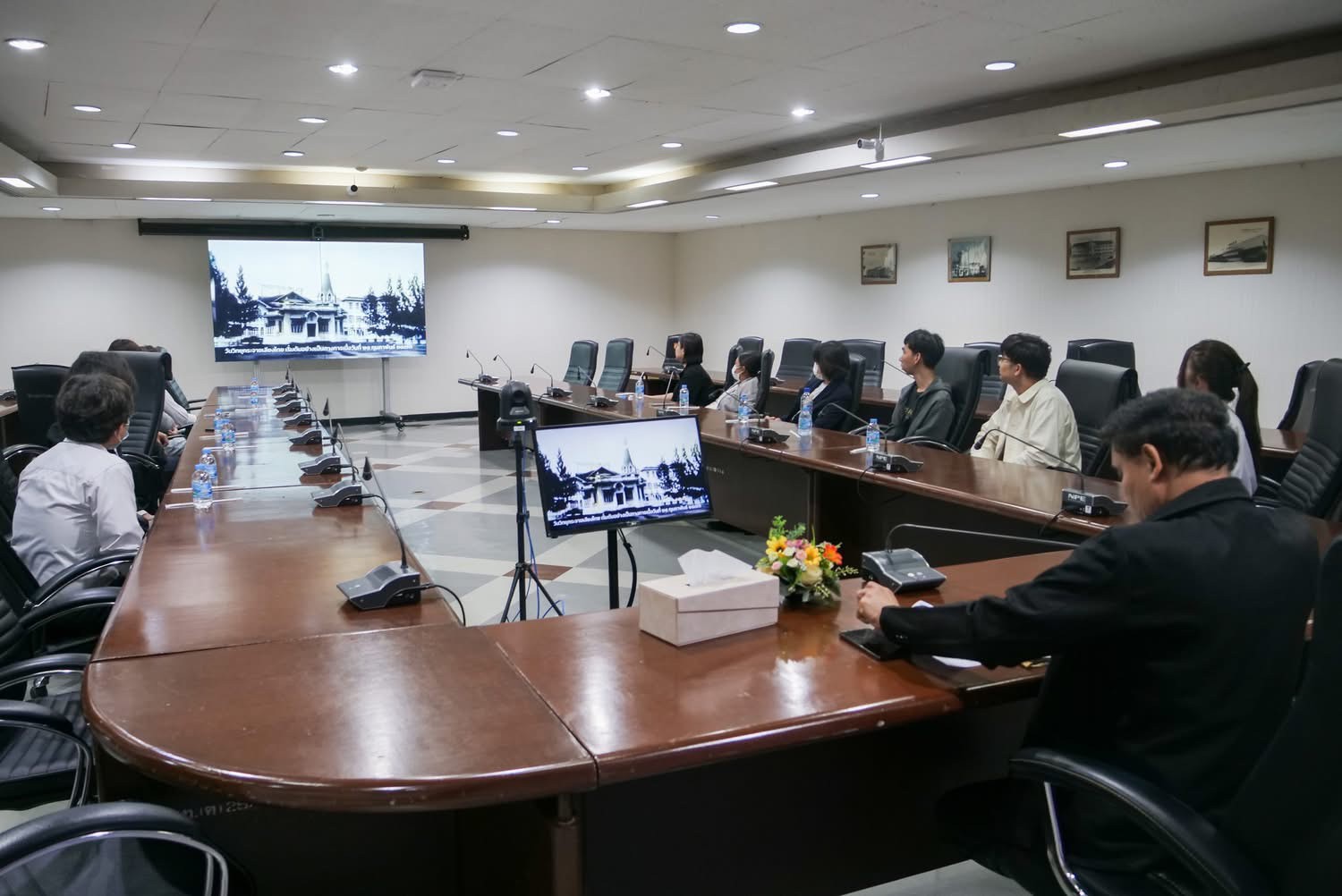 สถานีวิทยุกระจายเสียง มทร.ธัญบุรี เเลกเปลี่ยนเรียนรู้ สถานีวิทยุกระจายเสียงแห่งประเทศไทย กรมประชาสัมพันธ์ เชื่อมโยงเครือข่ายวิชาชีพ เสริมทักษะสื่อดิจิทัล พร้อมก้าวสู่การเป็นสื่อวิทยุยุคใหม่