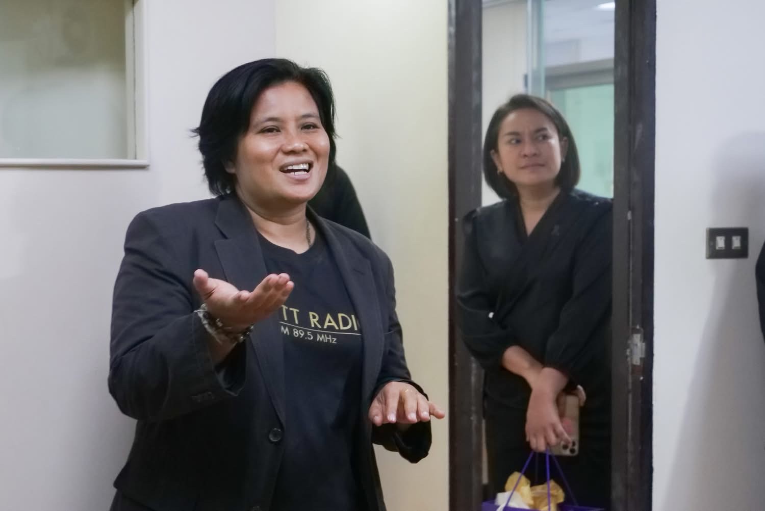 สถานีวิทยุกระจายเสียง มทร.ธัญบุรี เเลกเปลี่ยนเรียนรู้ สถานีวิทยุกระจายเสียงแห่งประเทศไทย กรมประชาสัมพันธ์ เชื่อมโยงเครือข่ายวิชาชีพ เสริมทักษะสื่อดิจิทัล พร้อมก้าวสู่การเป็นสื่อวิทยุยุคใหม่