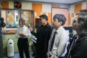 สถานีวิทยุกระจายเสียง มทร.ธัญบุรี เเลกเปลี่ยนเรียนรู้ สถานีวิทยุกระจายเสียงแห่งประเทศไทย กรมประชาสัมพันธ์ เชื่อมโยงเครือข่ายวิชาชีพ เสริมทักษะสื่อดิจิทัล พร้อมก้าวสู่การเป็นสื่อวิทยุยุคใหม่