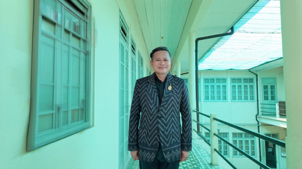 ภาพบุคคล ผู้ช่วยศาสตราจารย์ ดร.สุรัตน์ จงดา 